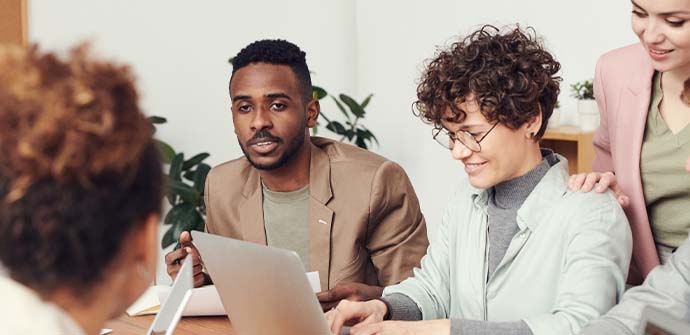 Comment trois organisations ont utilisé la formation linguistique pour améliorer l’expérience de leurs collaborateurs